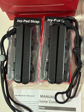 4 Coppie di Controller Joy-Con per Nintendo Switch + 2 Grip + 2 Cinghie