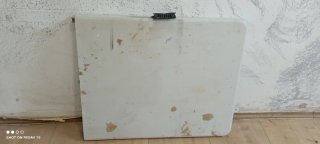 Mesa plegable de plástico y metal