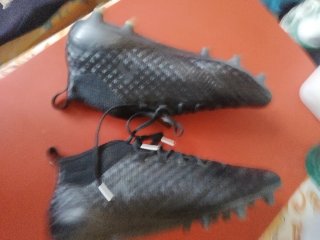 Scarpe da calcio Adidas nere e bianche