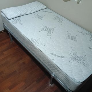 Cama individual metálica y tela