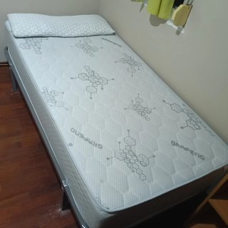 Cama individual metálica y tela