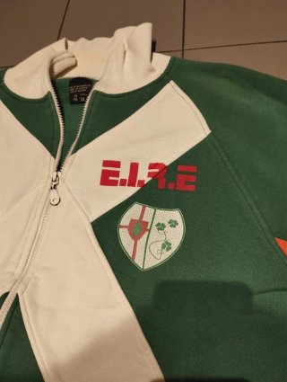 Sudadera XL  Eire marca TDK