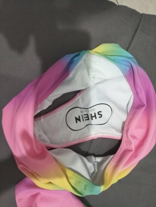 Costume da bagno arcobaleno nuovo