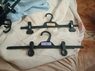 Perchas clip pantalones y faldas (negras)