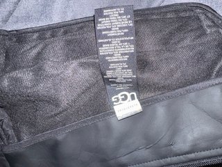 Chaqueta UGG Negra con Capucha