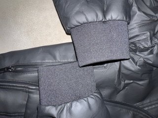 Chaqueta UGG Negra con Capucha