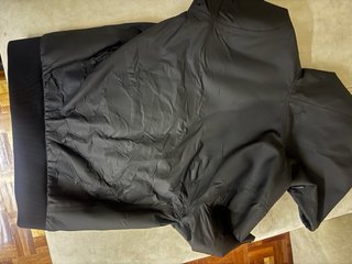Chaqueta UGG Negra con Capucha