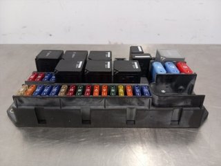 CAJA RELES / FUSIBLES LAND ROVER RANGE ROVER (LM)