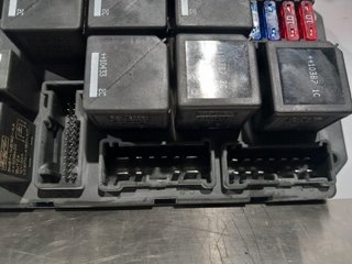 CAJA RELES / FUSIBLES LAND ROVER RANGE ROVER (LM)