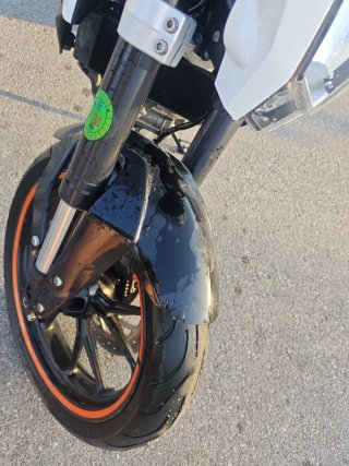 KTM Duke 125 2016 Blanca y negra.