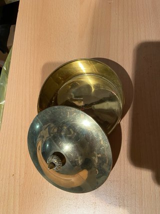 Custodia in metallo dorato con coperchio