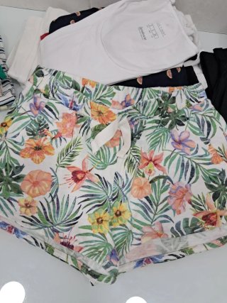 Shorts playeros naranjas con flecos