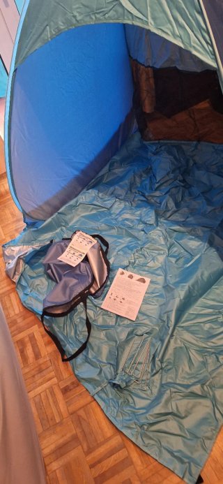 Tienda de playa pop-up azul