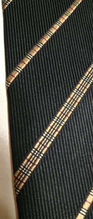 Corbata Burberry Negra cuadro típico Burberry
