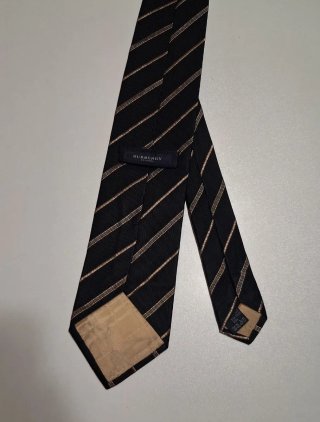 Corbata Burberry Negra cuadro típico Burberry