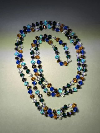 Collar de cristales de colores