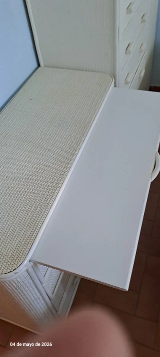 Mueble Cómoda mimbre blanca cajones y armario alto