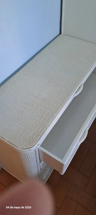 Mueble Cómoda mimbre blanca cajones y armario alto