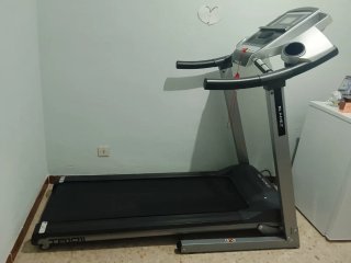 Cinta de correr BLADEZ TB1011 casi nueva.