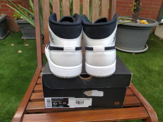 Jordan 1 Mid SE Diamond Talla 44 Eur.