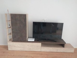 Mueble TV moderno beige y marrón