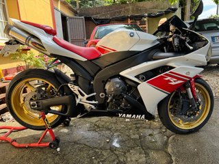 Yamaha R1 2008 Blanca y Roja