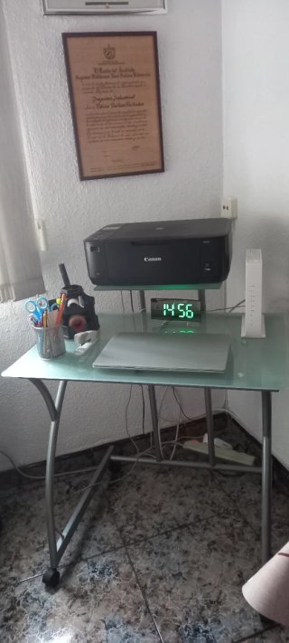 Mesita escritorio cristal y metal