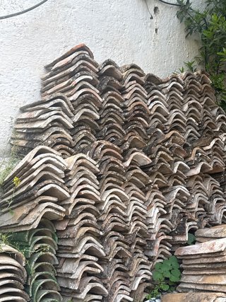 Tejas antiguas de barro - 0,50€/unidad  Albaycin