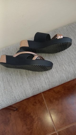 Sandalias Botticelli negras tiras doradas T37