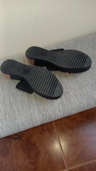Sandalias Botticelli negras tiras doradas T37