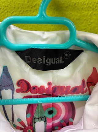 Abrigo Desigual estampado mariposa y flores