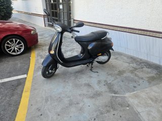 Vespa 50cc Negra Automática año2005