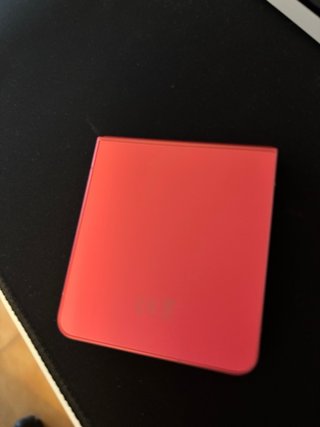 Samsung Galaxy Z Flip 7 coral
