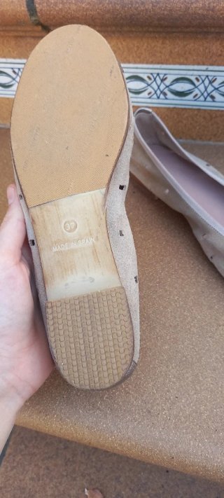 Bailarinas ante beige troqueladas doradas