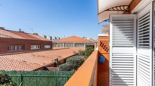 Casa adosada en venta en Les Arenes - La Grípia  Can Montllor en Terrassa