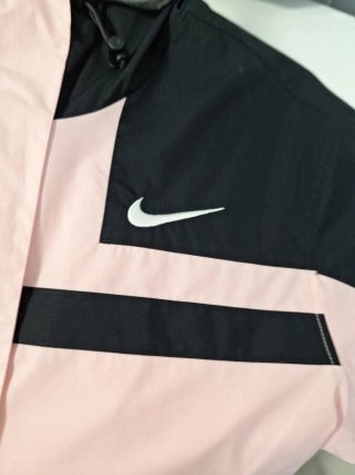 Chaqueta Nike PSG Air Woven Negra y Rosa