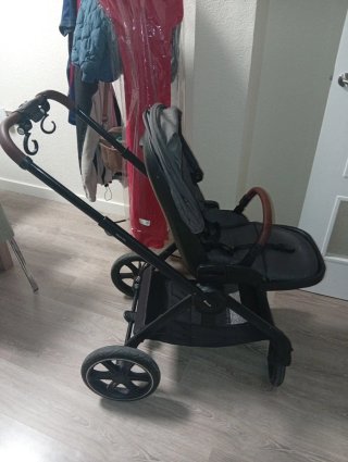 Passeggino per neonati con sedile reversibile mai usato