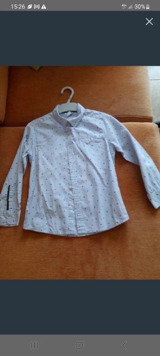 Camisa azul con puntos talla 4