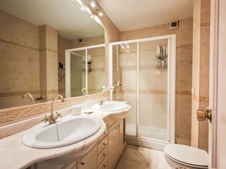 Piso en venta en Playa de la Fontanilla en Marbella