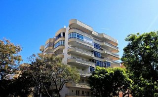 Piso en venta en Playa de la Fontanilla en Marbella