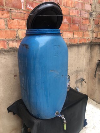 Bidón azul 200L con tapa y grifo
