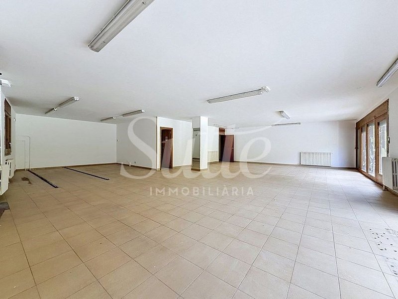 Commercial premises seasonal rent in Pal, La Massana · 2 of 13