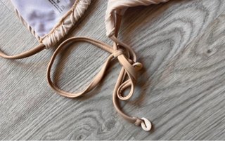 Bikini beige conchas