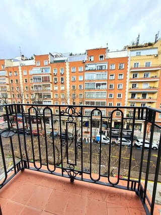 Piso en venta en Palos de Moguer en Madrid