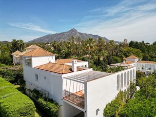 Chalet en alquiler en Los Naranjos - Las Brisas en Marbella