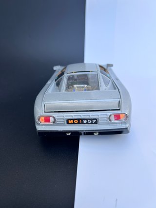 Bugatti EB 110 1991 1/18 Burago