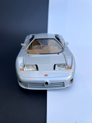Bugatti EB 110 1991 1/18 Burago