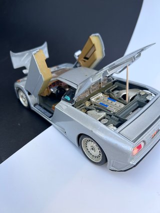Bugatti EB 110 1991 1/18 Burago