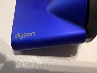 Beccuccio lisciante Dyson Blu