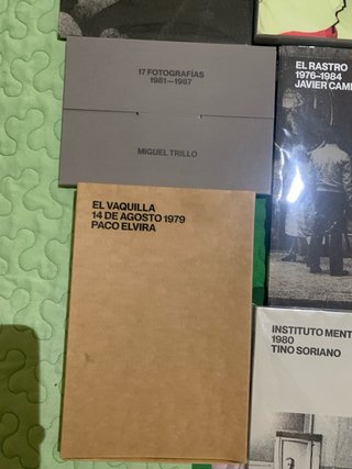 Colección de libros fotografía ojos de buey